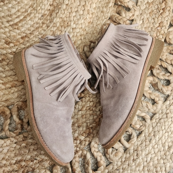 Kate Spade Gray Suede Fringe Side Zip Ankle Booties Boho Minimalist Chic 6.5 - Picture 2 of 12